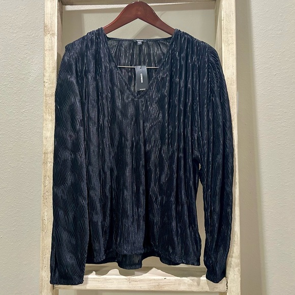 NWT EXPRESS Skimming Textured V-Neck Long Sleeve Pleated Top- Size L - Picture 3 of 9